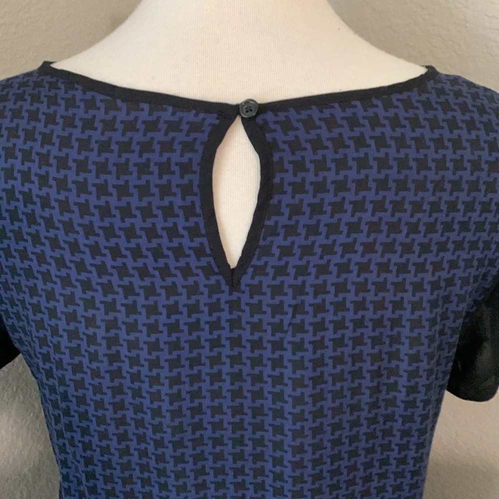 OLD NAVY nwot black and blue short sleeved patterned tee/blouse - Picture 8 of 10